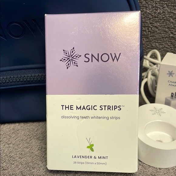 Snow Electric Toothbrush Set with Accessories - Picture 3 of 10